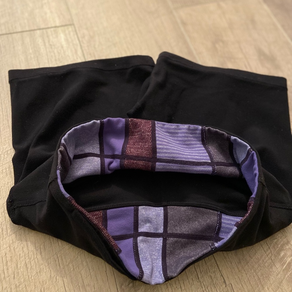 Lululemon Reverse Groove Short, Size 4 - Picture 9 of 9